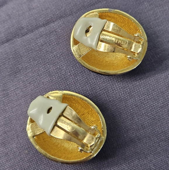 Gorgeous CINER Vintage Black and Gold Clip EARRINGS - Picture 5 of 7